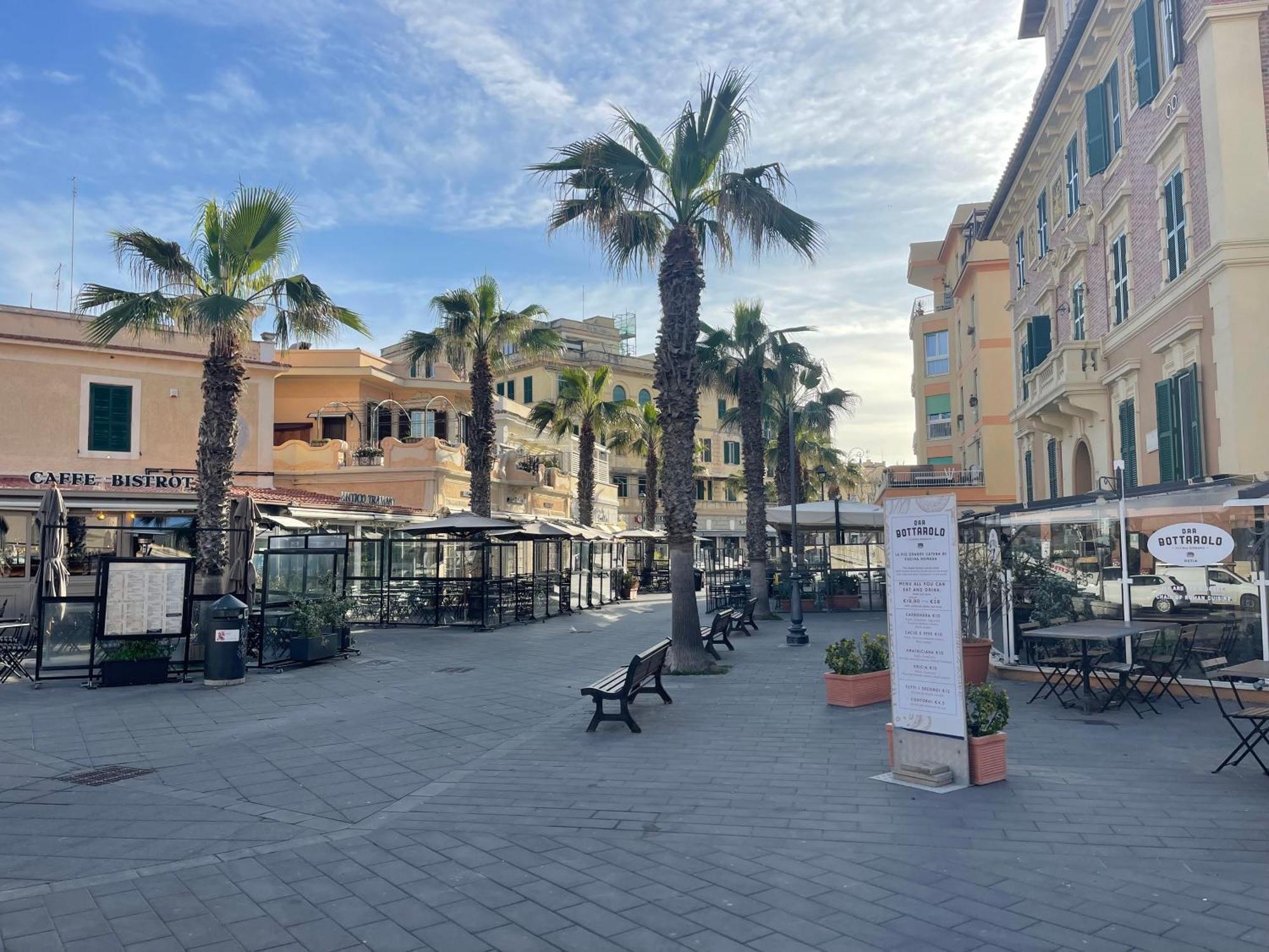 La Tua Casa Nel Centro Di Ostia Villa Exterior photo