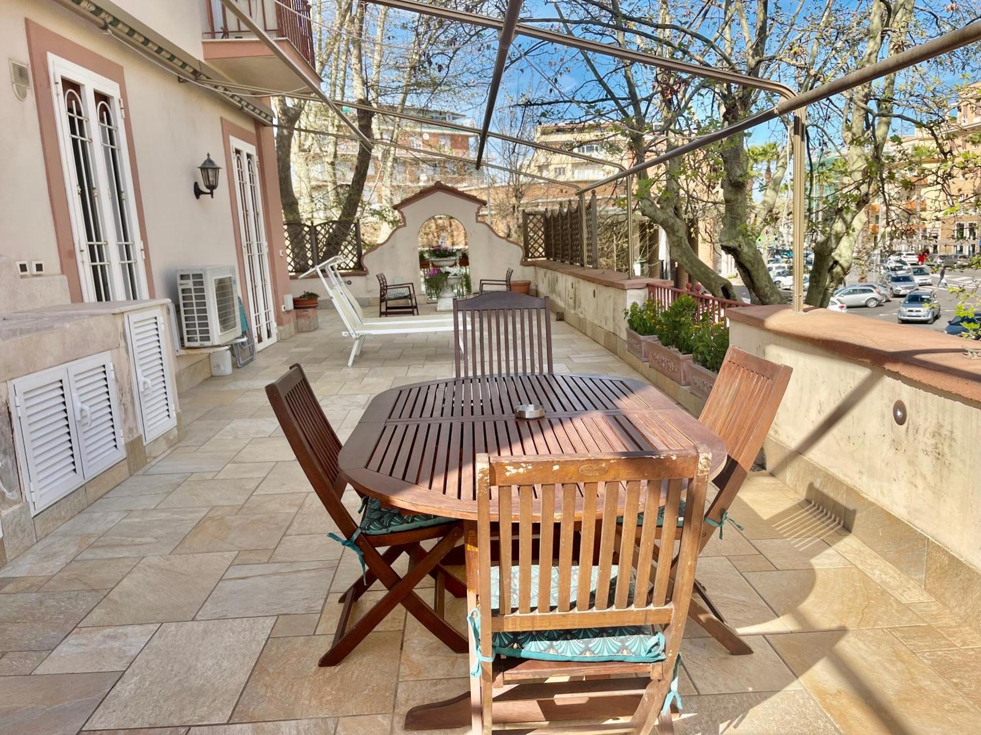 La Tua Casa Nel Centro Di Ostia Villa Exterior photo